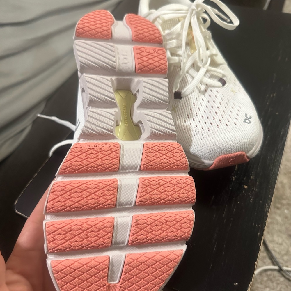 On Running Women's Sneakers in White and Cream - Picture 4 of 6